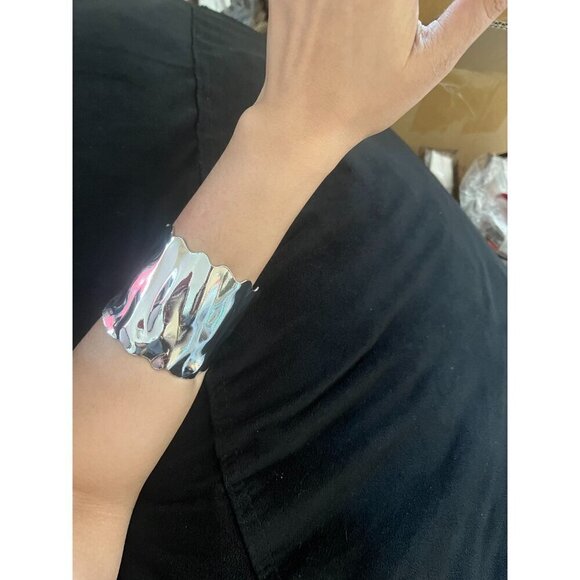 Large wide silver cuff bracelet big wavy bangle chunky bold statement bracelet - Picture 7 of 7